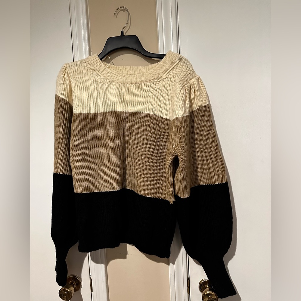 NWOT Sweet Rain Lantern Sleeve Sweater